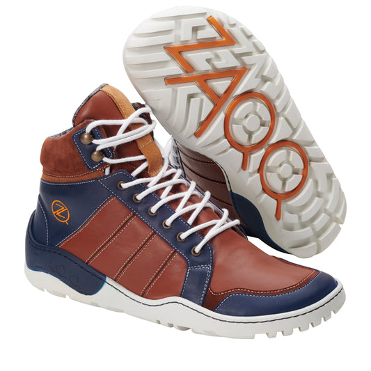 Wir präsentieren den MONTBLANQ Orange Waterproof von ZAQQ: ein Paar stylische High-Top-Sneaker mit braunen, blauen und weißen Einsätzen. Diese Sneaker vereinen das elegante Design eines Barfußschuhs mit außergewöhnlichem Komfort und verfügen über weiße Schnürsenkel und Sohlen mit einem orangefarbenen Logo auf der Unterseite.
