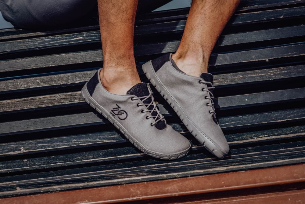 Qaro Black Grey