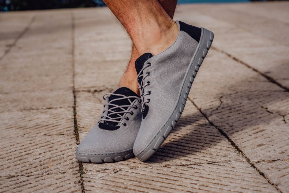 Qaro Black Grey