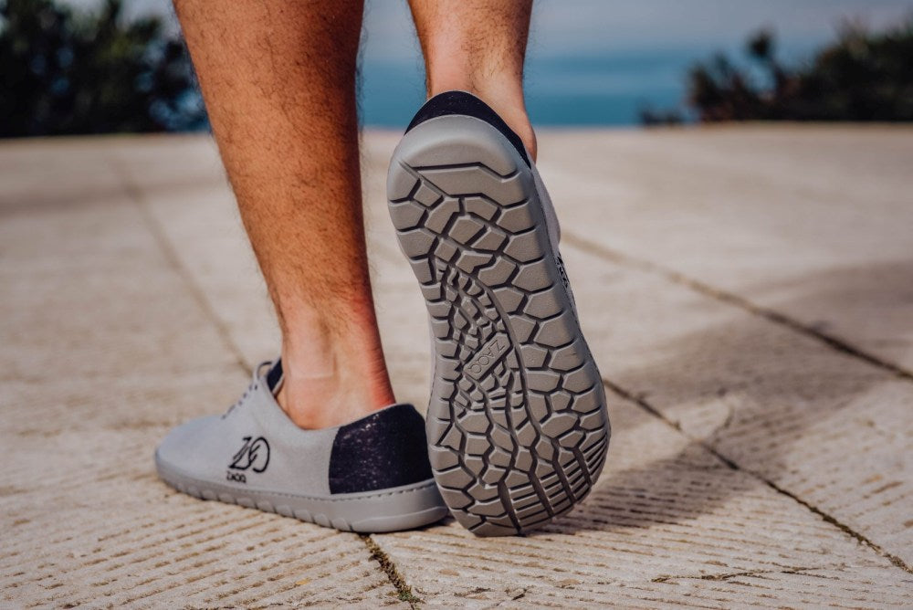 Qaro Black Grey