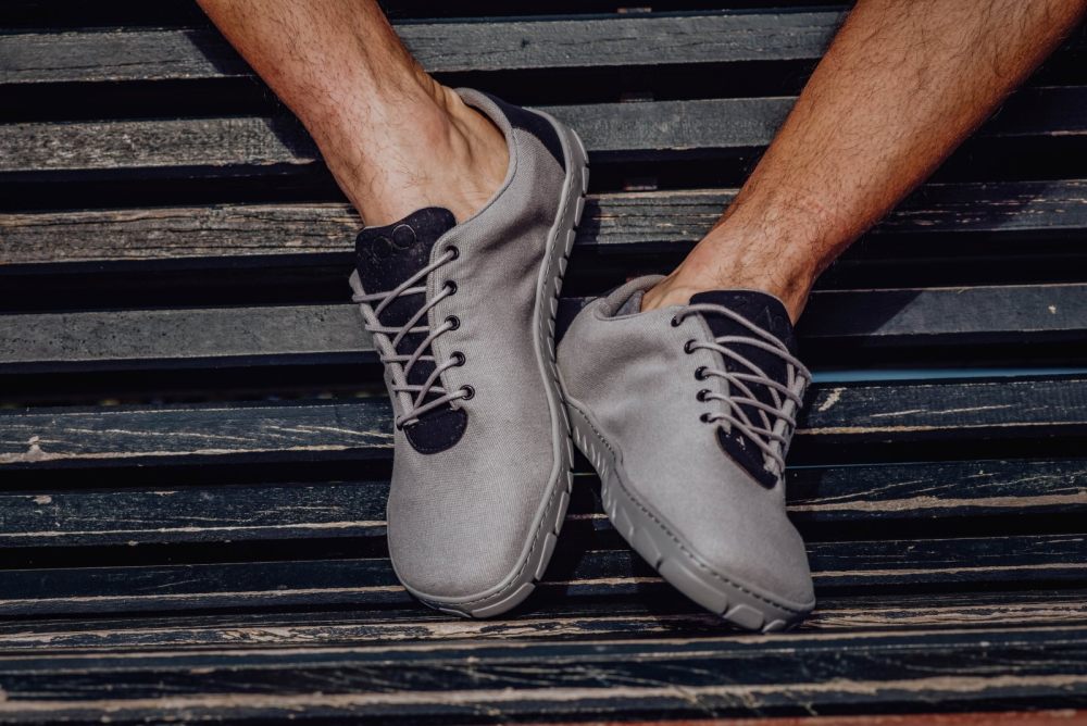 Qaro Black Grey