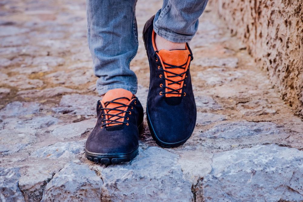 Qaro Black Orange