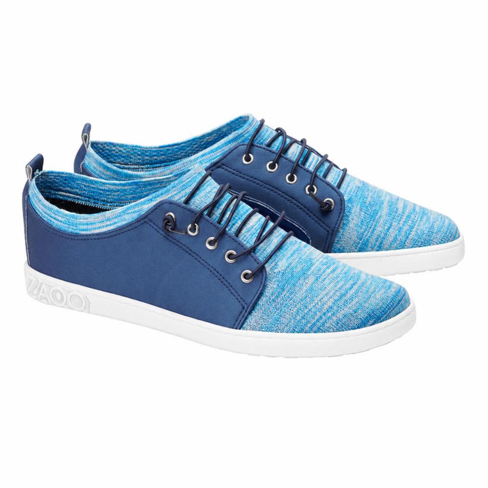 QRIS Blue Sneaker fra ZAQQ er laget av strukturert stoff og mørkeblå innsatser for å sikre pusteevne hele dagen. Disse stilige barfotskoene har hvite såler med unikt design samt mørkeblå lisser som er tredd gjennom metalliske maljer, noe som gjør dem ideelle for enhver avslappet utflukt.