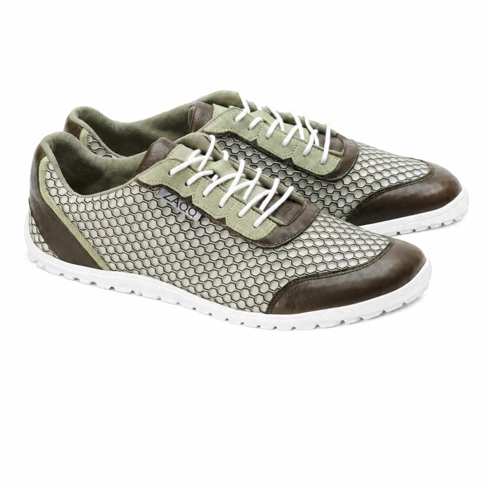 TOQIO Light Green Sneaker fra ZAQQ har et bikubemønster i grønne og brune toner, supplert med hvite lisser og en brun gummisåle, og kombinerer uanstrengt sporty og stilige elementer. Det pustende materialet garanterer komfort hele dagen.
