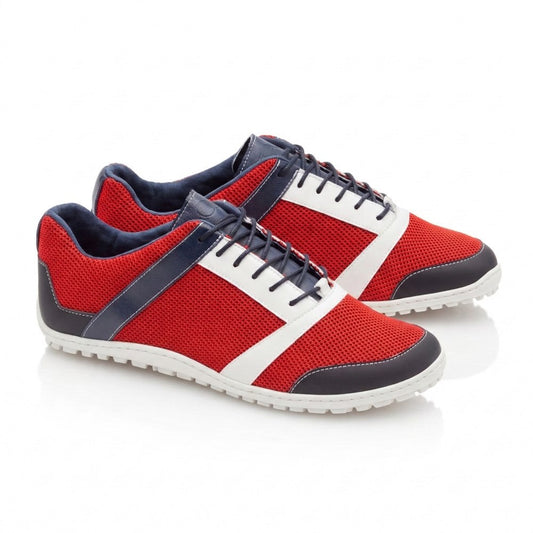 Wir präsentieren die ZARQA Red Sneakers von ZAQQ: Diese stylischen Casual-Sneaker haben ein rotes Mesh-Obermaterial mit dunkelblauen Akzenten und weißen Streifen. Das Design umfasst weiße Zwischensohlen und schwarze Zehenkappen und bietet einen sportlichen und modernen Look, der perfekt für Laufbegeisterte ist.